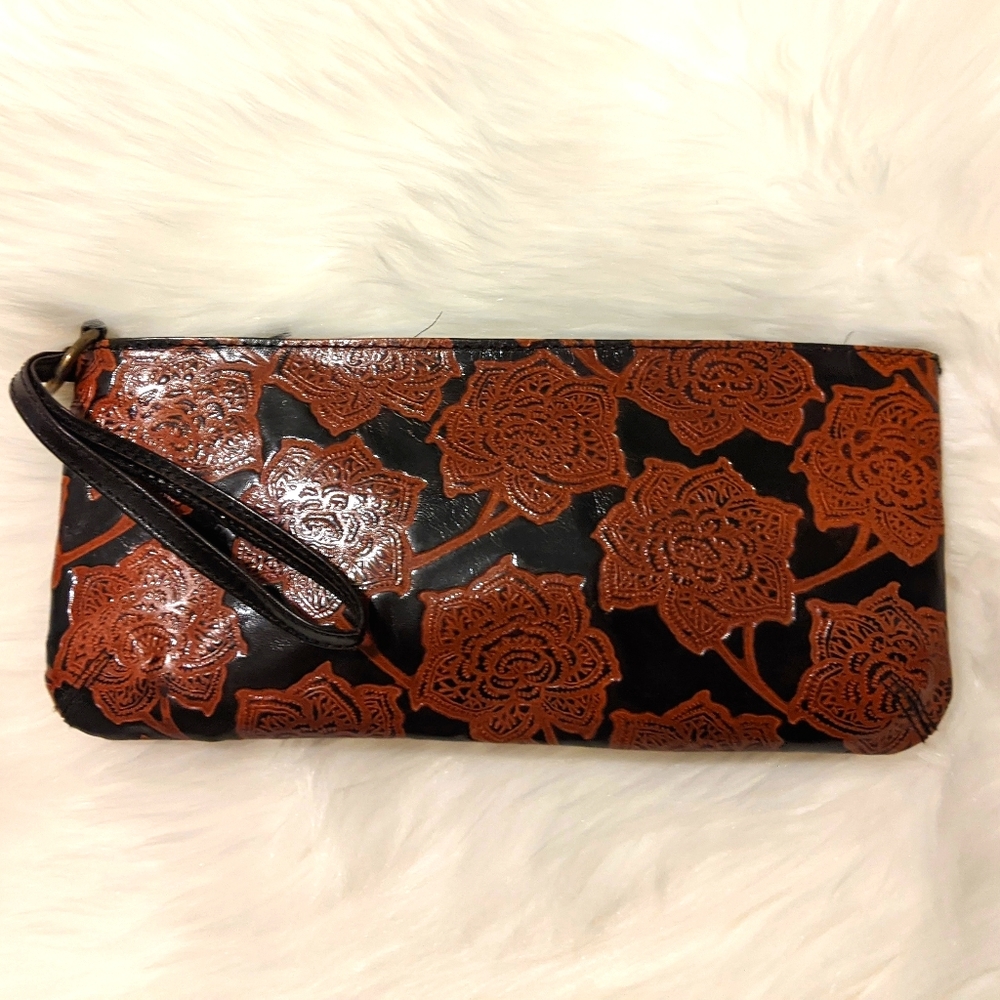 Leather clutch EUC!